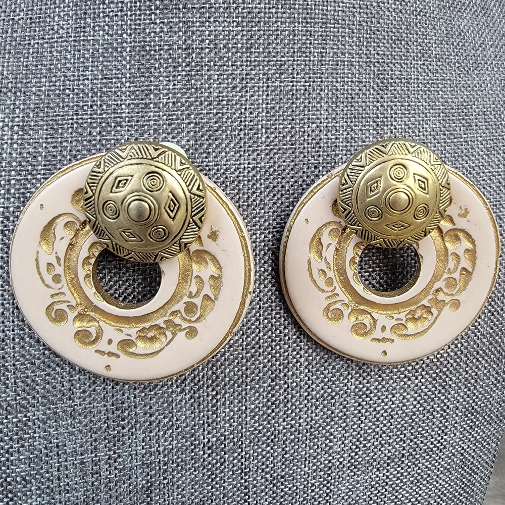 Two pairs of Vintage Clip On Earrings - Picture 4 of 12